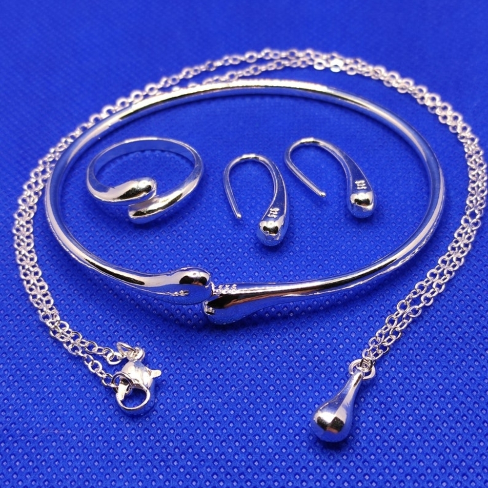 Silver Minimalist Necklace Collection